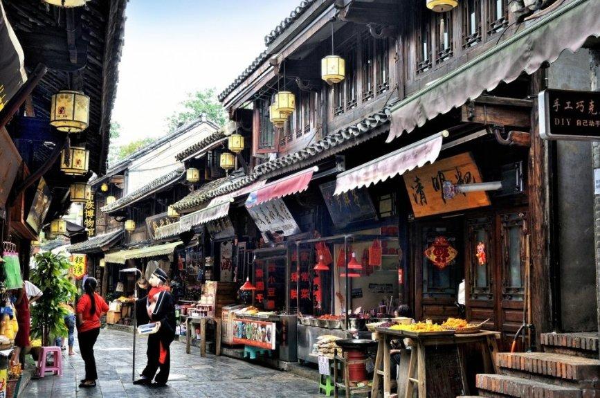 搭上养老金买的房自己却做不了主?宁波一小区业主因封窗问题跟物业开战!保安竟蹲到家门口,太荒唐…